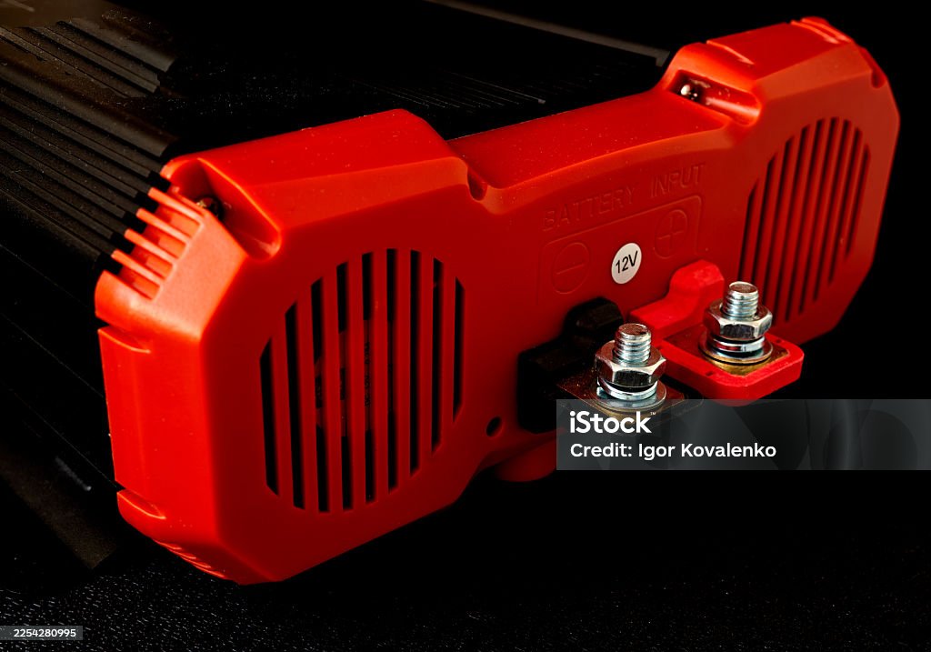 12V power inverter with battery terminal connections
